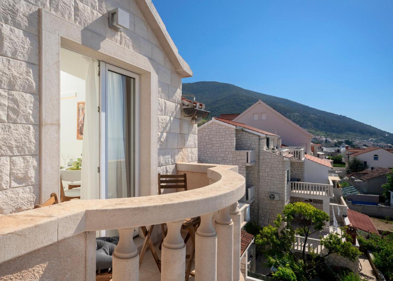 Hektorovic Poolside Apartments Bol Exterior foto