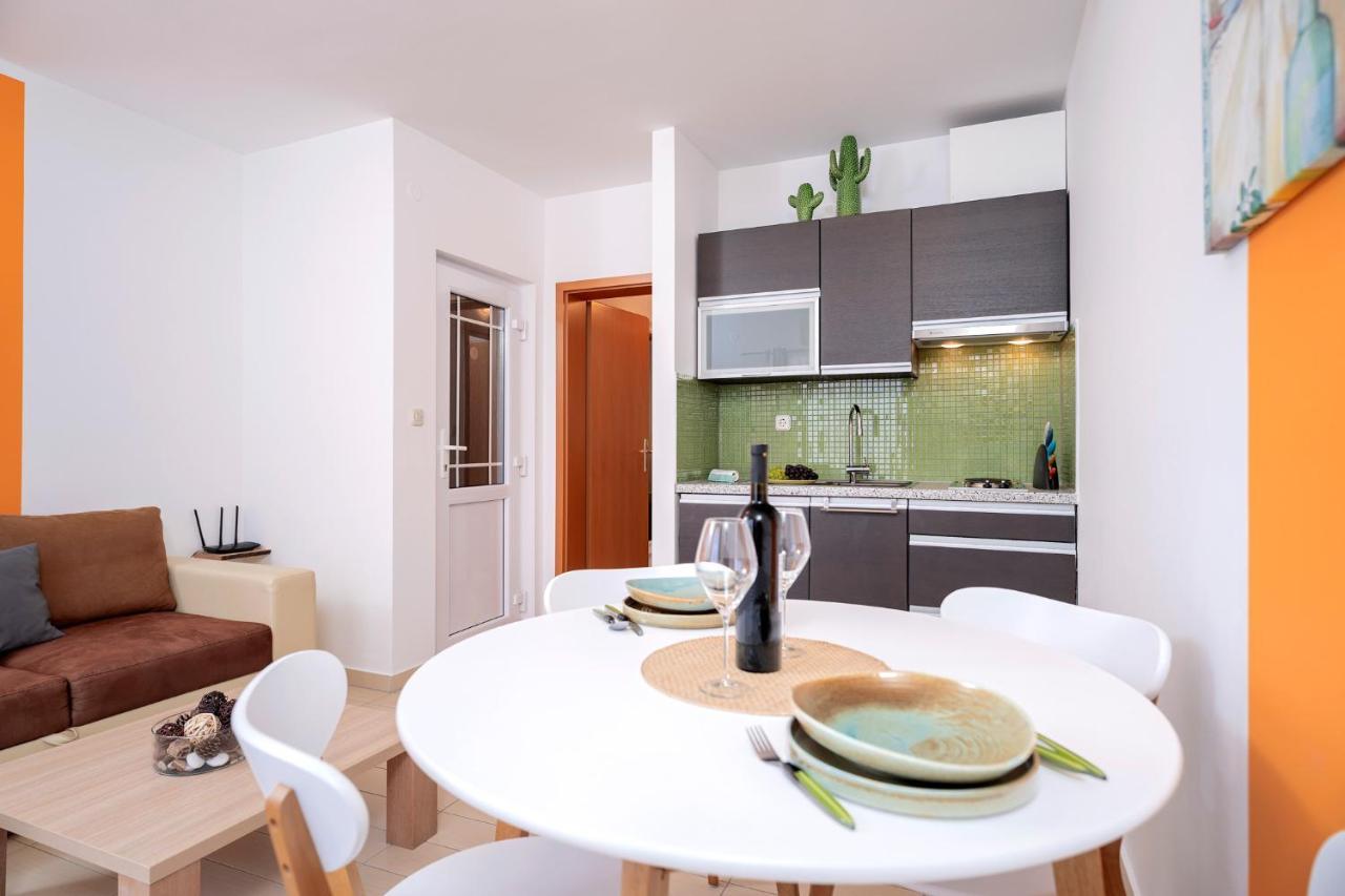 Hektorovic Poolside Apartments Bol Exterior foto