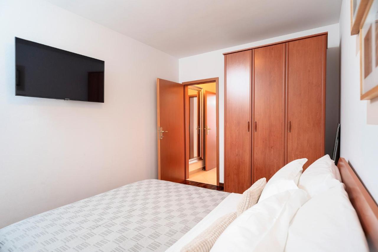 Hektorovic Poolside Apartments Bol Exterior foto